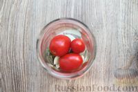 Фото приготовления рецепта: Маринованные помидоры со сливами - шаг №9