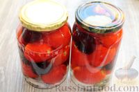 Фото приготовления рецепта: Маринованные помидоры со сливами - шаг №12