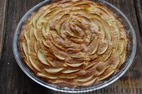 Фото приготовления рецепта: Яблочный пирог "Чайная роза" на сметане - шаг №13