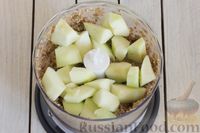 Фото приготовления рецепта: Конфеты из яблок с изюмом, семечками и кокосовой стружкой - шаг №6