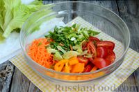 Фото приготовления рецепта: Салат с курицей, овощами и сыром фета - шаг №6