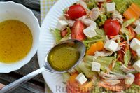 Фото приготовления рецепта: Салат с курицей, овощами и сыром фета - шаг №13