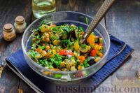 Фото приготовления рецепта: Салат с жареными баклажанами, сладким перцем и маринованными шампиньонами - шаг №10