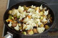 Фото приготовления рецепта: Овощное рагу с баклажанами, кабачками и цветной капустой - шаг №10