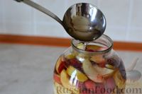 Фото приготовления рецепта: Компот из яблок и кизила (на зиму) - шаг №15