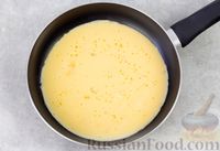 Фото приготовления рецепта: Омлет с сырной корочкой - шаг №4