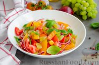 Фото к рецепту: Салат из помидоров с виноградом и красным луком