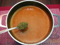 Фото приготовления рецепта: Томатный суп с куриной печенью - шаг №11
