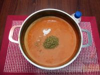 Фото приготовления рецепта: Томатный суп с куриной печенью - шаг №12
