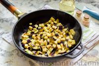 Фото приготовления рецепта: Баклажаны с тушёнкой и помидорами - шаг №4