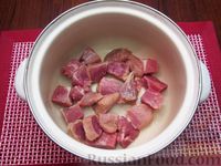 Фото приготовления рецепта: Суп из свинины с пшеном и помидорами - шаг №2