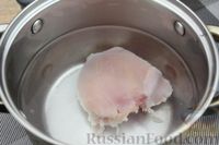 Фото приготовления рецепта: Куриный суп с помидорами и яйцами - шаг №2