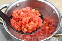 Фото приготовления рецепта: Куриный суп с помидорами и яйцами - шаг №6