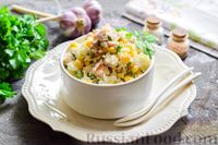 Фото к рецепту: Салат с цветной капустой, копченой курицей, кукурузой и сыром