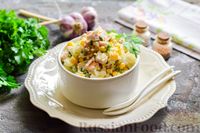 Фото приготовления рецепта: Салат с цветной капустой, копченой курицей, кукурузой и сыром - шаг №12