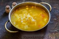 Фото приготовления рецепта: Куриный суп с лапшой удон и варёными яйцами - шаг №12