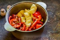 Фото приготовления рецепта: Говяжий суп с болгарским перцем и томатной пастой - шаг №7