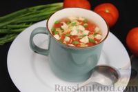 Фото приготовления рецепта: Куриный суп с помидорами и яйцами - шаг №9