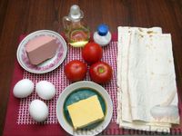 Фото приготовления рецепта: Конвертики из лаваша с начинкой из помидоров и колбасным припёком - шаг №1