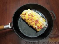 Фото приготовления рецепта: Конвертики из лаваша с начинкой из помидоров и колбасным припёком - шаг №17