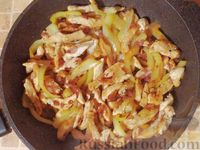 Фото приготовления рецепта: Куриное филе в сливочном соусе - шаг №4