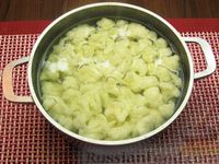Фото приготовления рецепта: Запеканка из цветной капусты с колбасой и сыром - шаг №3
