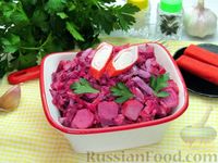 Фото к рецепту: Салат со свёклой, крабовыми палочками и сыром