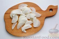 Фото приготовления рецепта: Куриная грудка, тушенная с болгарским перцем в сметанно-чесночном соусе - шаг №3