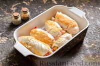 Фото приготовления рецепта: Рулетики из куриного филе, с сыром, беконом и маринованными огурцами - шаг №8