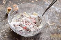 Фото приготовления рецепта: Салат с печенью, сладким перцем, помидорами и орехами - шаг №3