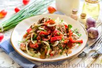 Фото приготовления рецепта: Салат с печенью, сладким перцем, помидорами и орехами - шаг №12