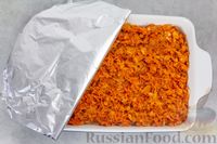 Фото приготовления рецепта: Куриное филе, запечённое с морковью и луком - шаг №9