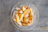 Фото приготовления рецепта: Запечённый картофель со сметаной и сыром - шаг №4