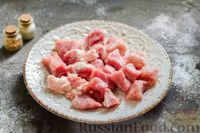 Фото приготовления рецепта: Cвинина, тушенная со свёклой, солёными огурцами и помидорами - шаг №2