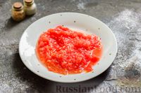 Фото приготовления рецепта: Cвинина, тушенная со свёклой, солёными огурцами и помидорами - шаг №6