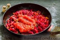 Фото приготовления рецепта: Cвинина, тушенная со свёклой, солёными огурцами и помидорами - шаг №8