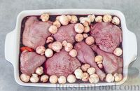 Фото приготовления рецепта: Свинина, тушенная с овощами в казане на костре - шаг №2