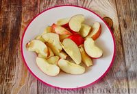 Фото приготовления рецепта: Утка в горчично-медовом маринаде с чесноком, запечённая с яблоками - шаг №9