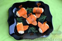Фото приготовления рецепта: Рулетики из моркови с курицей и сыром - шаг №12
