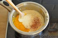 Фото приготовления рецепта: Творожная запеканка с тыквой, изюмом и корицей - шаг №7