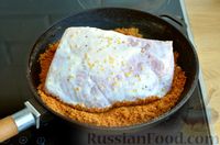Фото приготовления рецепта: Свинина, запечённая в панировке, со сливочно-горчичным соусом - шаг №8