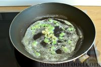Фото приготовления рецепта: Свинина, запечённая в панировке, со сливочно-горчичным соусом - шаг №13