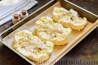 Фото приготовления рецепта: "Стейки" из цветной капусты с грибами и сыром, в духовке - шаг №4