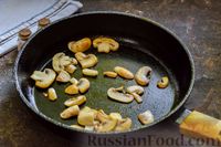 Фото приготовления рецепта: "Стейки" из цветной капусты с грибами и сыром, в духовке - шаг №6