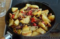 Фото приготовления рецепта: Тушёная картошка с луком-пореем и сладким перцем - шаг №6