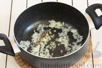 Фото приготовления рецепта: Овощной суп с помидорами, шампиньонами и кукурузой - шаг №5