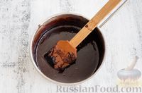 Фото приготовления рецепта: Шоколадный пирог со свёклой - шаг №14