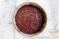 Фото приготовления рецепта: Шоколадный пирог со свёклой - шаг №10