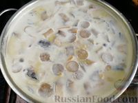Фото приготовления рецепта: Сырный суп с тыквой и шампиньонами - шаг №10