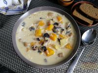 Фото приготовления рецепта: Сырный суп с тыквой и шампиньонами - шаг №11